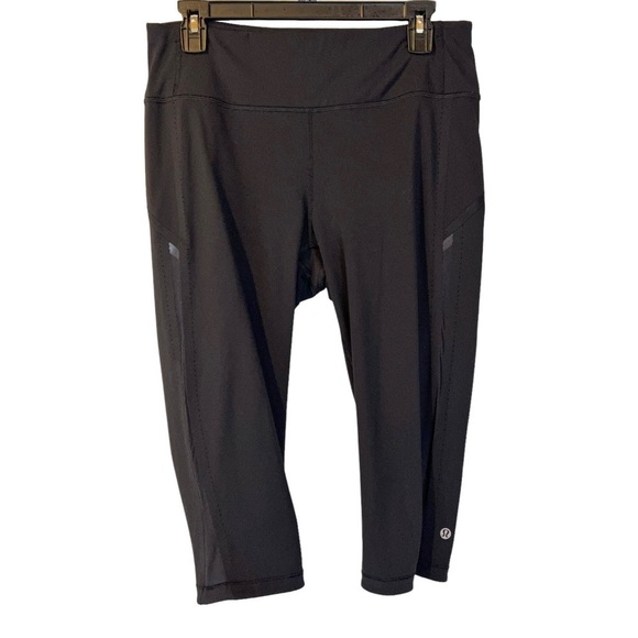 Lululemon Smooth Stride Crop Leggings in Black - Picture 2 of 5